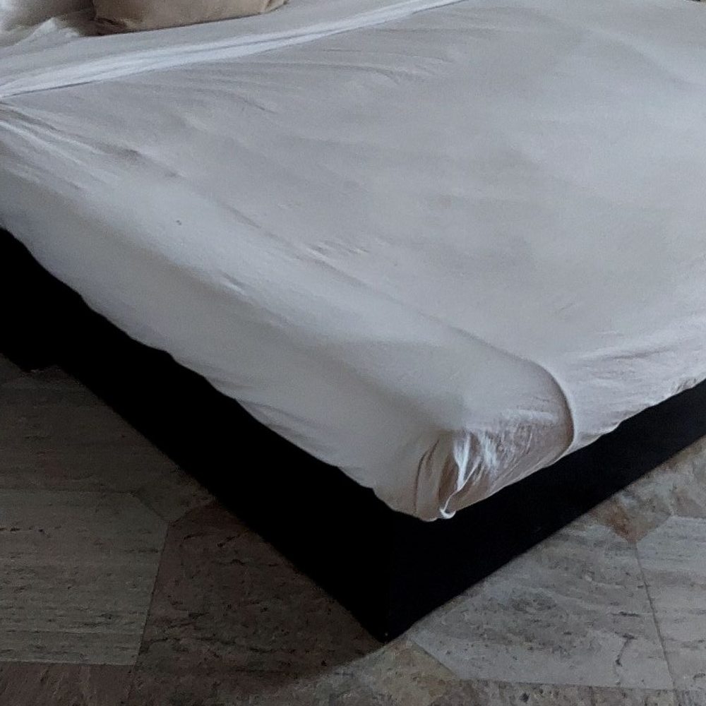 Regina Club - So I took this pic, because we thought this was a real mattress, but as you can tell from the next pic... - Gay Bars Near Me - Cancún, ROO