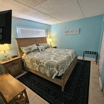 Brisa del Mar Vacation Rentals - Unit 2's king bedroom - Vacation Rentals Near Me - Cocoa Beach, Florida Brisa del Mar Vacation Rentals - Unit 2's king bedroom - Vacation Rentals Near Me - Cocoa Beach, Florida