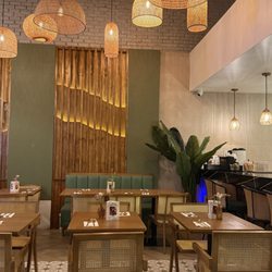Thai's Thumbz - Dining room