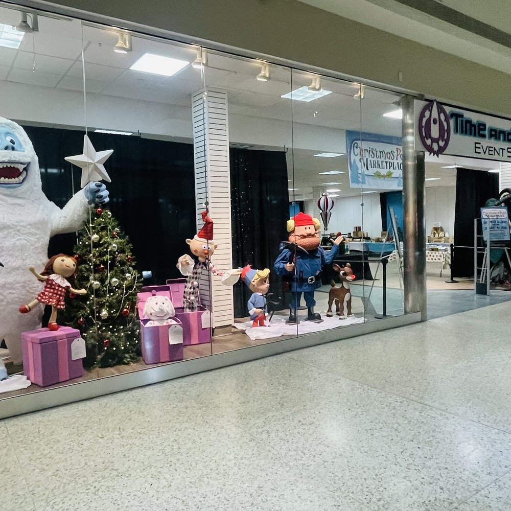 Monroeville Mall - Christmas decor - Shopping Centers Near Me - Monroeville, Pennsylvania Monroeville Mall - Christmas decor - Shopping Centers Near Me - Monroeville, Pennsylvania