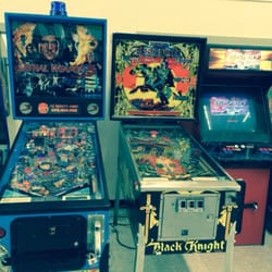 Yard Birds Mall - Pinball!