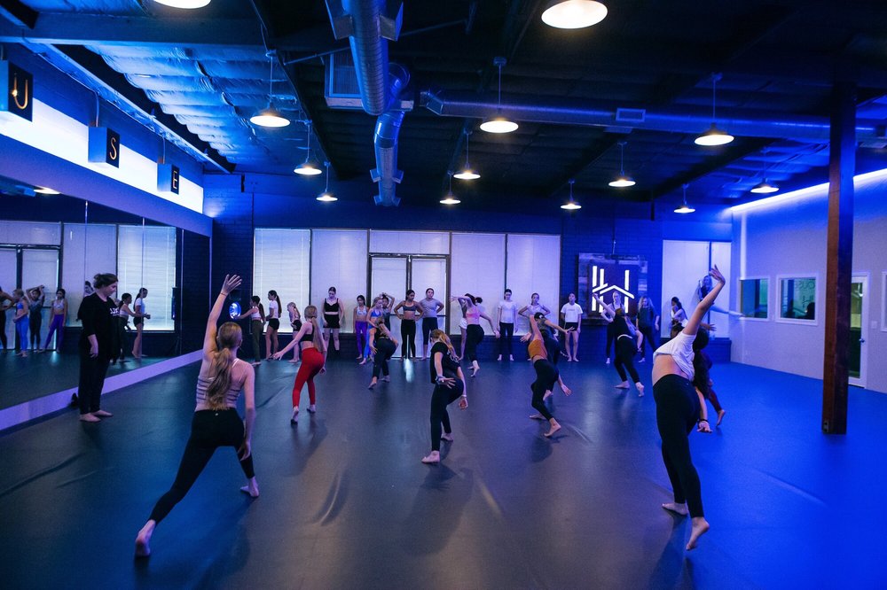 The House Dance Complex Logo