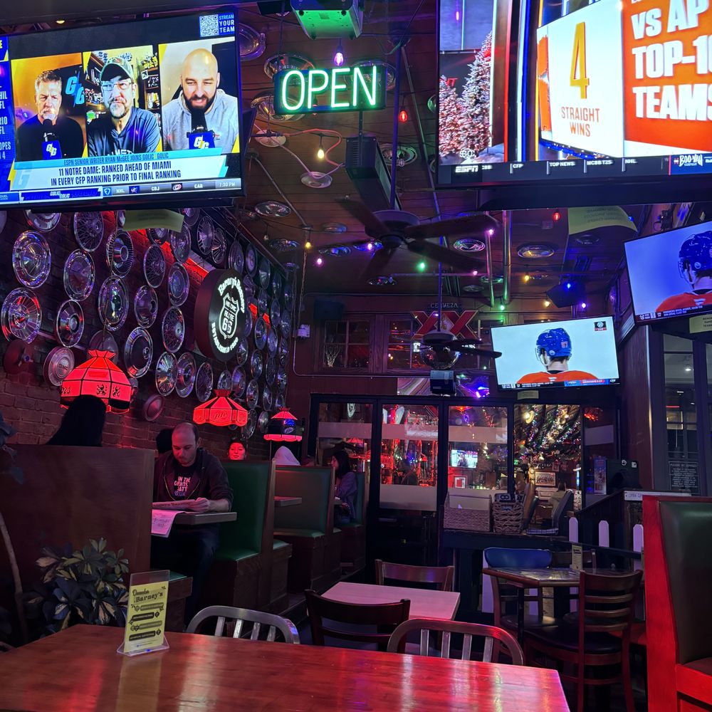 Barney's Beanery - Breakfast & Brunch Near Me - Santa Monica, California