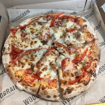 Woodgrain Pizzeria - SAUSAGE AND PEPPERS pizza - Pizza Near Me - Chicago, Illinois