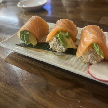 Crazy Rock'N Sushi - Salmon Salmon With Blue Crab - Sushi Bars Near Me - Stanton, California