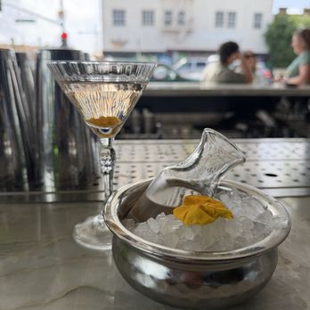 À L'ouest - Bon Mot Martini! - French Near Me - San Diego, California À L'ouest - Bon Mot Martini! - French Near Me - San Diego, California