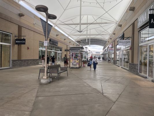 Outlet Collection at Niagara by null