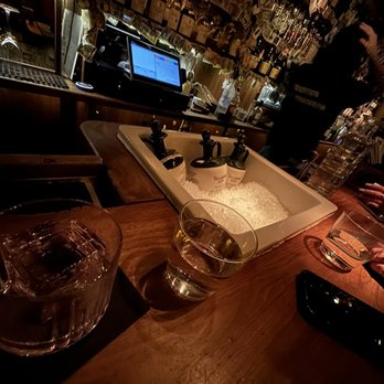 The Dead Rabbit - Cocktail Bars Near Me - New York, New York