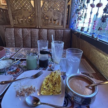 India 4 U - butter Chicken and Rice Bowl  garlic and cheesy naan bread - Indian Near Me - Manteca, California