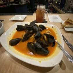 Mussels with chorizo ($12.50) paired with Dover Point Punch ($9)