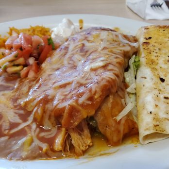 El Mariachi - Trio combo plate for $16.95. Chile relleno and.taco. Burrito was on a separate plate. - Mexican Near Me - Kapolei, Hawaii El Mariachi - Trio combo plate for $16.95. Chile relleno and.taco. Burrito was on a separate plate. - Mexican Near Me - Kapolei, Hawaii