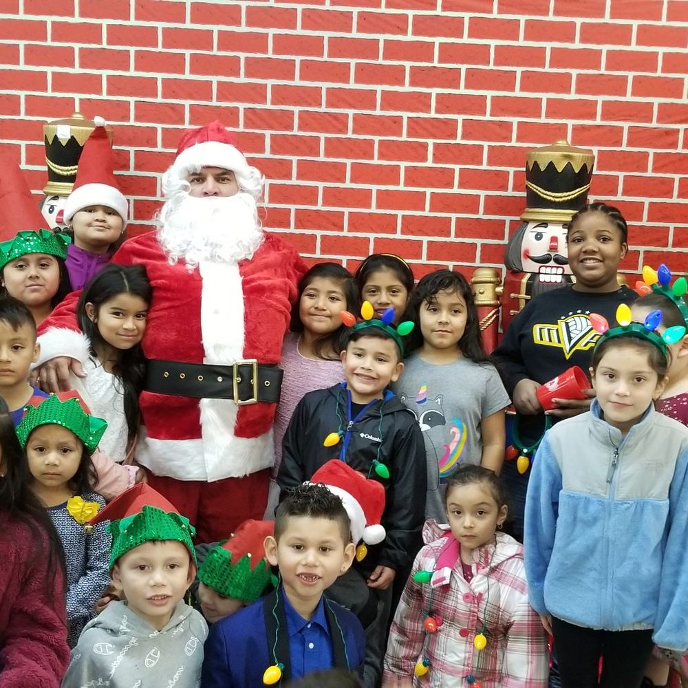 Jefferson Davis Flea Market - Santa stopped by to greet family's and children at the Jefferson Davis Flea Market - Flea Markets Near Me - Richmond, Virginia Jefferson Davis Flea Market - Santa stopped by to greet family's and children at the Jefferson Davis Flea Market - Flea Markets Near Me - Richmond, Virginia