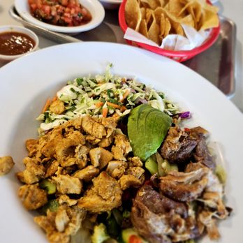 Wahoo's Fish Taco - Protein bowl with spicy chicken breast and carnitas - Mexican Near Me - Costa Mesa, California Wahoo's Fish Taco - Protein bowl with spicy chicken breast and carnitas - Mexican Near Me - Costa Mesa, California