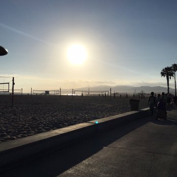 Venice Beach Boardwalk - Sunset Venice Beach - Beaches Near Me - Venice, California Venice Beach Boardwalk - Sunset Venice Beach - Beaches Near Me - Venice, California