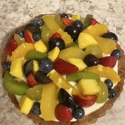 Fruit tart with extra fruit Fruit tart with extra fruit