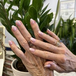 Sandy Nails - Pink and white ombré nails