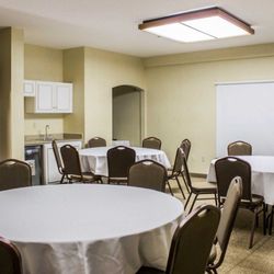 Comfort Suites Airport 23 Photos 16 Reviews Hotels 7619