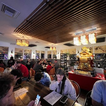 Chili Crab - a large group of people in a restaurant - Seafood Near Me - Boca Raton, Florida
