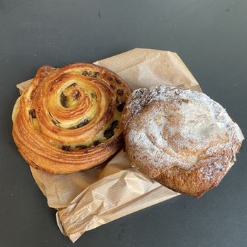 La Parisienne - Pain aux raisins, croissante aux amandes et chocolat - Bakeries Near Me - Paris, 75