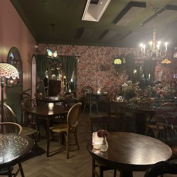 Cobi's - Indoor ambiance - Indian Near Me - Santa Monica, California Cobi's - Indoor ambiance - Indian Near Me - Santa Monica, California