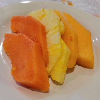 Vips - fruit side that came with our chilaquiles - Cafeteria Near Me - Cancún, ROO Vips - fruit side that came with our chilaquiles - Cafeteria Near Me - Cancún, ROO