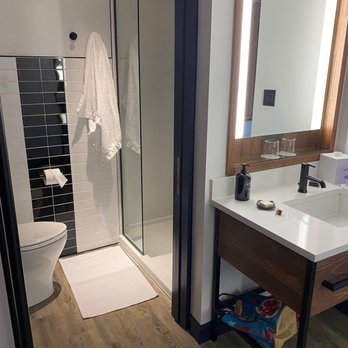Hammetts Hotel - Bathroom - Hotels Near Me - Newport, Rhode Island