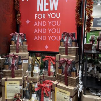 Total Wine & More - Gift baskets of wine - perfect for the holidays coming up and gift giving season! - Beer, Wine & Spirits Near Me - Woodbridge, Virginia Total Wine & More - Gift baskets of wine - perfect for the holidays coming up and gift giving season! - Beer, Wine & Spirits Near Me - Woodbridge, Virginia