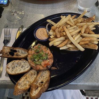 London Jack - Salmon tartare and fries - Fish & Chips Near Me - Quebec City, Quebec London Jack - Salmon tartare and fries - Fish & Chips Near Me - Quebec City, Quebec