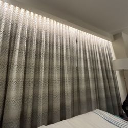 ilani - Excellent blackout curtains. We slept in pitch darkness. Best ever. Except for the snoring.