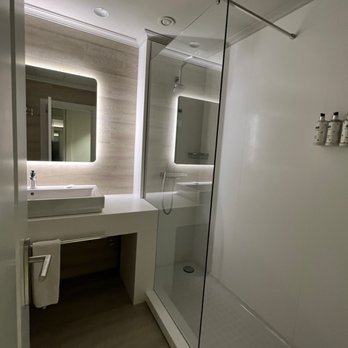 Sallés Hotel - Inside room bathroom - Hotels Near Me - El Prat de Llobregat, B