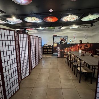 Hanamaru Sushi - Sectioned off walls - Ramen Near Me - La Habra, California