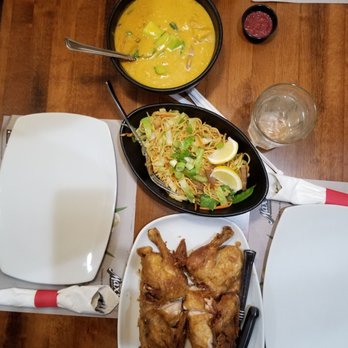 Max's Restaurant - Seattle - Famous fried chicken,  kare-kare, and pancit canton - Filipino Near Me - Tukwila, Washington