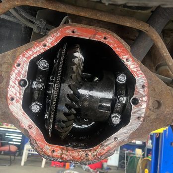 John’s Auto Experts - Rear End Leaking - Auto Repair Near Me - Warren, Michigan John’s Auto Experts - Rear End Leaking - Auto Repair Near Me - Warren, Michigan
