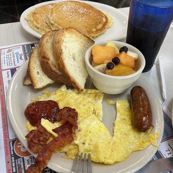 Gus's Keystone Family Restaurant - Gus's feast - Greek Near Me - Mount Joy, Pennsylvania