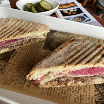 Farmhouse Cafe - Barnyard Brisket Sandwich - Breakfast & Brunch Near Me - Honolulu, Hawaii Farmhouse Cafe - Barnyard Brisket Sandwich - Breakfast & Brunch Near Me - Honolulu, Hawaii