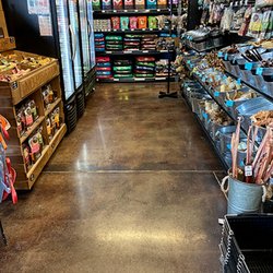 Woofs & Waves Pet & Aquarium Supply Store