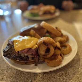 Thunderbird Restaurant - Pastrami burger with onion rings - American Near Me - Mt. Carmel Junction, Utah