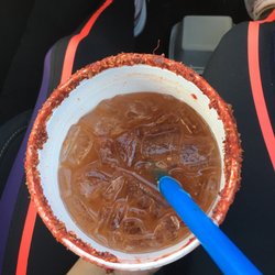 Servi-Car El3 - Wtf me la dieron sin tapa y ya con la cerveza... hasta donde yo se te tienen que dar la cerveza y tapada... ni ID me pidieron...