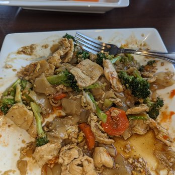 Bamboo Bistro - My noodle dish had chicken, broccoli, cauliflower, carrots, peppers, garlic, and a sweet soy sauce. I added Sri Racha! LOL - Laotian Near Me - Grafton, Wisconsin