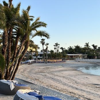 Bahia Resort Hotel - Views of the beach area, walking towards the main building. Suites are on the left. - San Diego, CA
