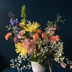 Portmanteau Flower - Flower arrangement in complementary scheme