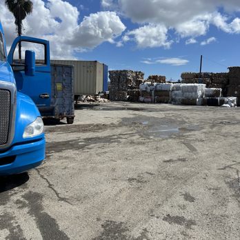 Richport Logistics - Docking area - Recycling Center Near Me - Los Angeles, California Richport Logistics - Docking area - Recycling Center Near Me - Los Angeles, California
