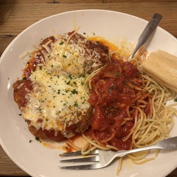 Olive Garden Italian Restaurant - Chicken Parmigiana - Italian Near Me - American Fork, Utah