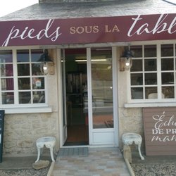 Les Pieds sous la Table - The front of the store
