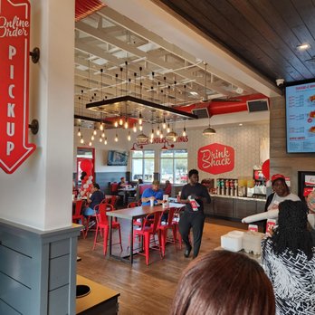 Slim Chickens - Dining room from the front door - Chicken Wings Near Me - Tallahassee, Florida