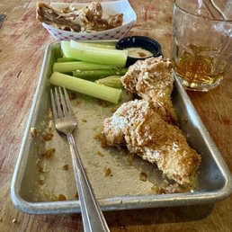 Parmesan truffle wings, extra crispy. Very tasty and VERY big.