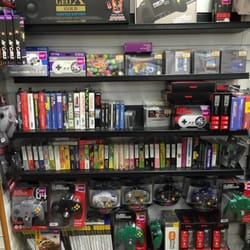 Game - Retrohyllan på GAME Täby