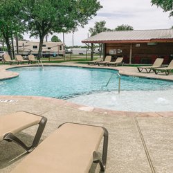 Great Escapes RV Park Austin Oaks - Cool off during those hot Texas summers!