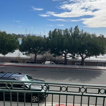 Glorietta Bay Inn - Bay view was an up charge. Comical to say the least. - Hotels Near Me - Coronado, California