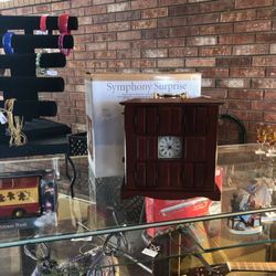 Arlington Resale - This is the counter as you walk in.